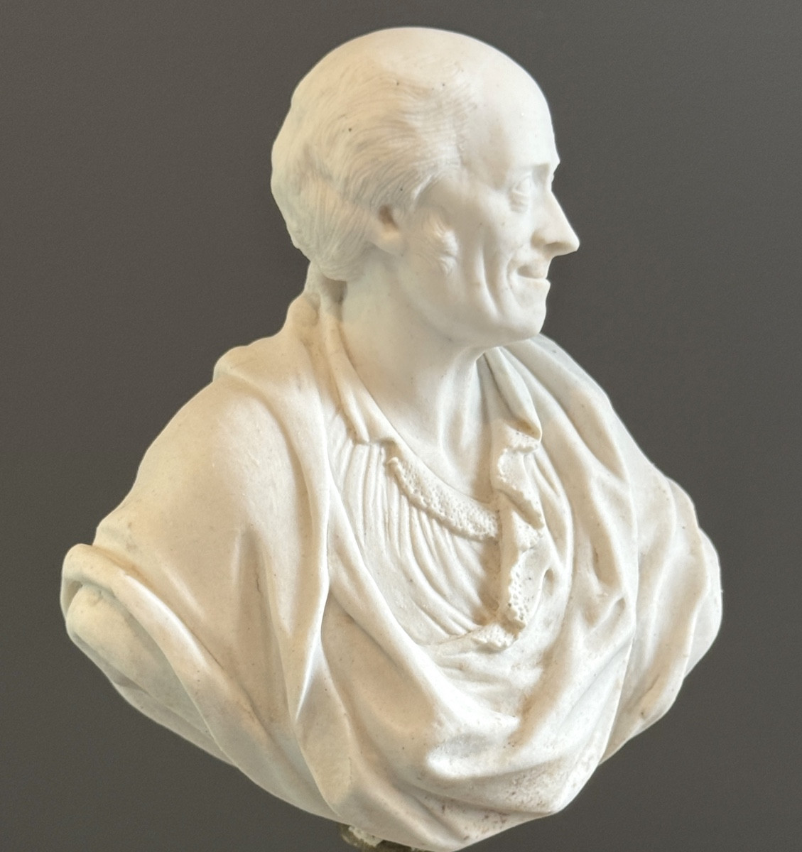 Sculpture Buste en Biscuit Voltaire d'Epoque Louis XVI, Vers 1780-photo-2