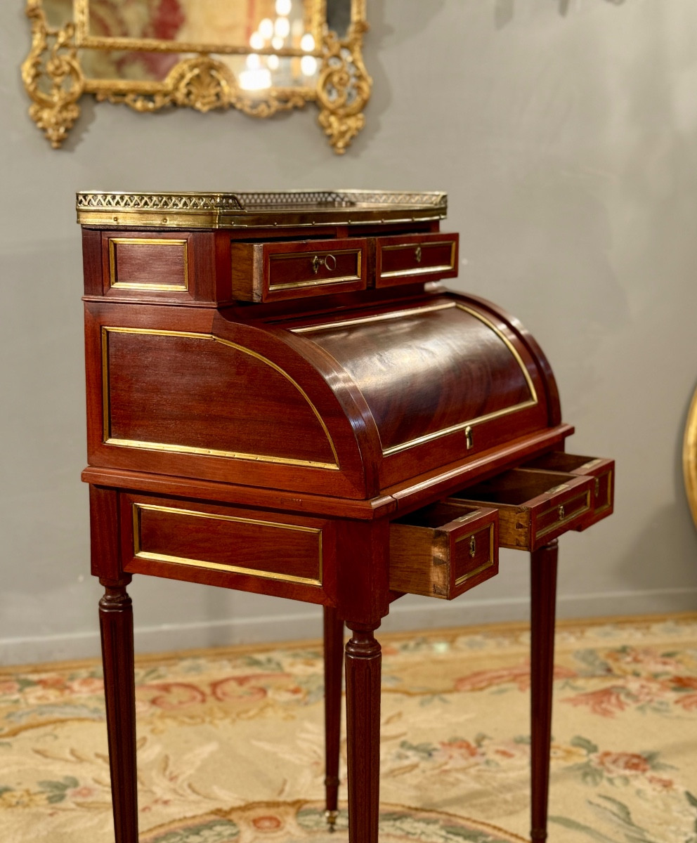 Petit Bureau Cylindre en Acajou d'Epoque Louis XVI, Vers 1780-photo-1