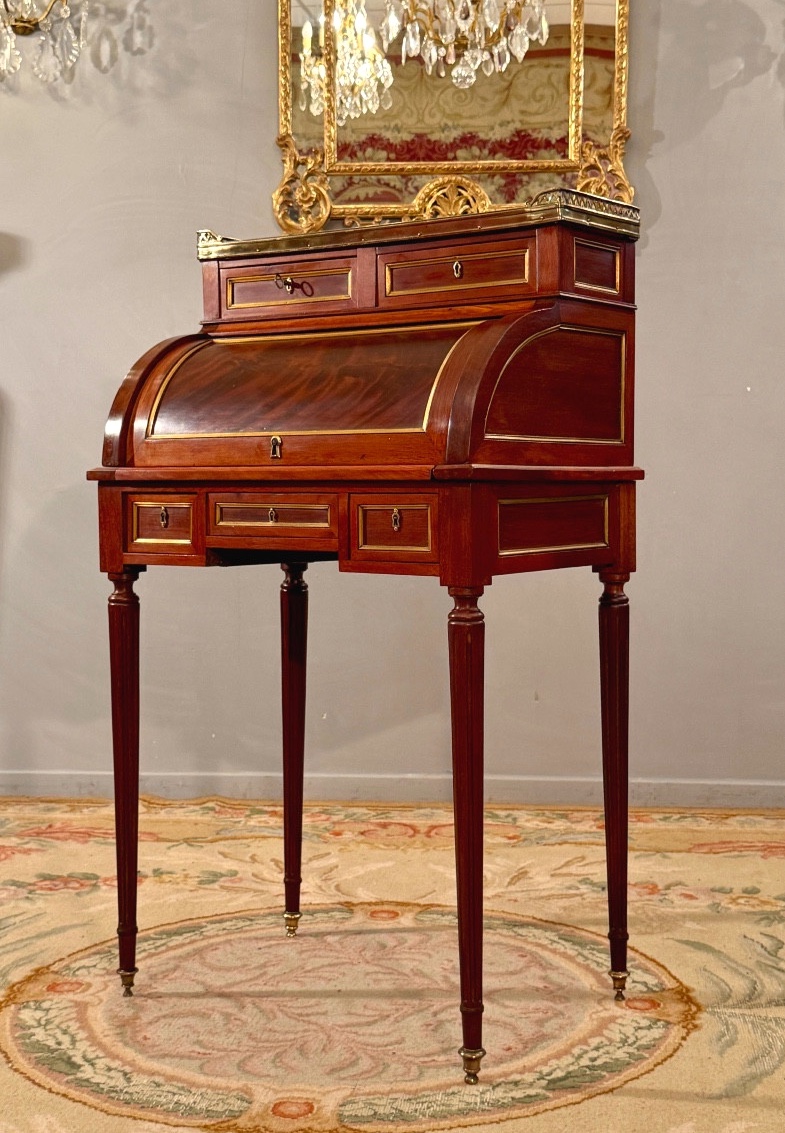 Petit Bureau Cylindre en Acajou d'Epoque Louis XVI, Vers 1780