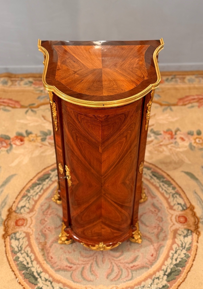Small Louis XV - Louis XVI Transition Style Marquetry Entry-level Cabinet-photo-2