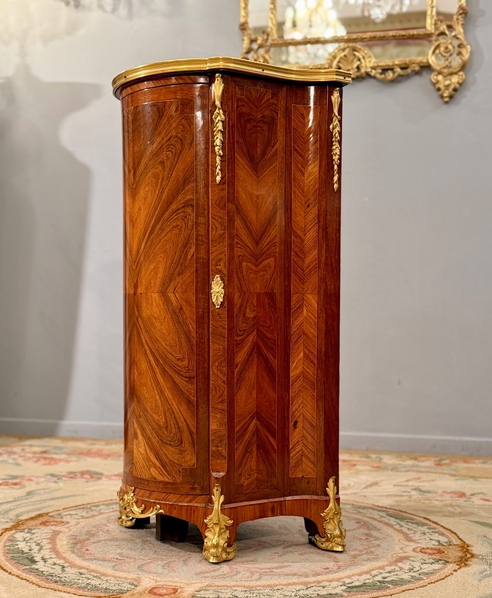 Small Louis XV - Louis XVI Transition Style Marquetry Entry-level Cabinet-photo-3