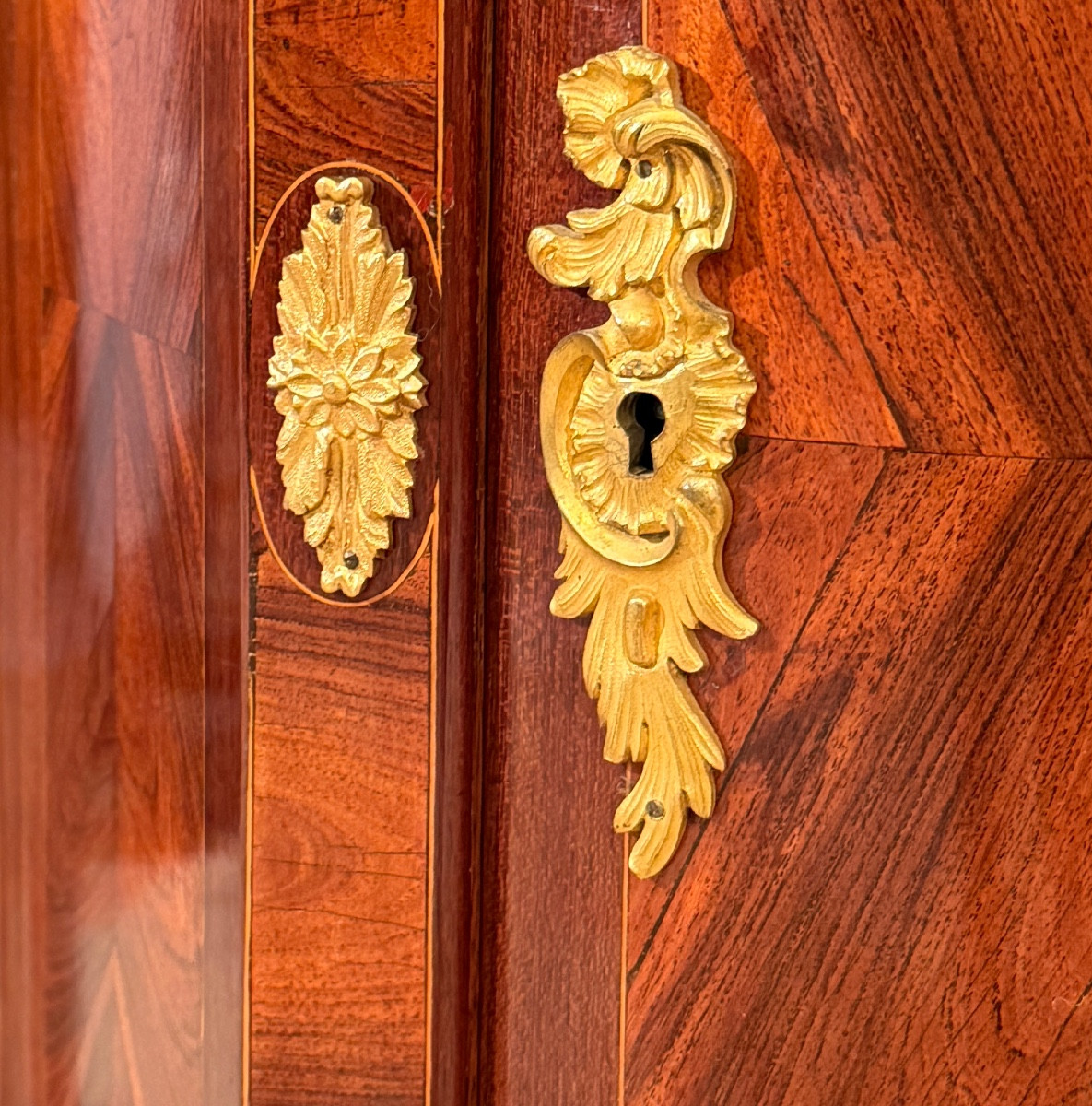 Small Louis XV - Louis XVI Transition Style Marquetry Entry-level Cabinet-photo-1
