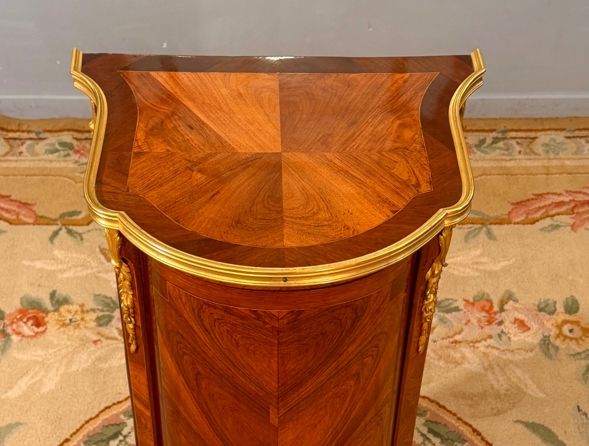 Small Louis XV - Louis XVI Transition Style Marquetry Entry-level Cabinet-photo-5