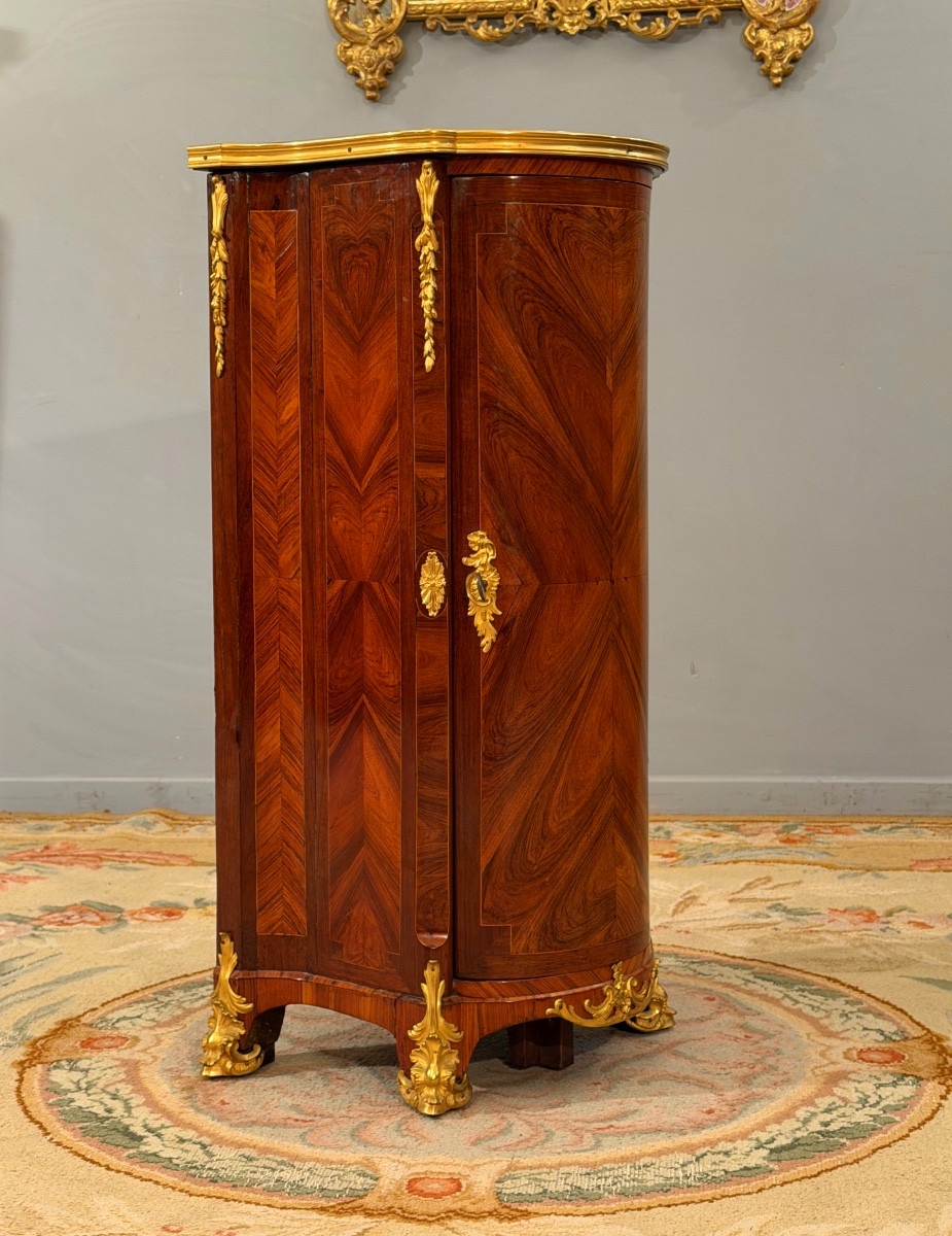 Small Louis XV - Louis XVI Transition Style Marquetry Entry-level Cabinet-photo-6