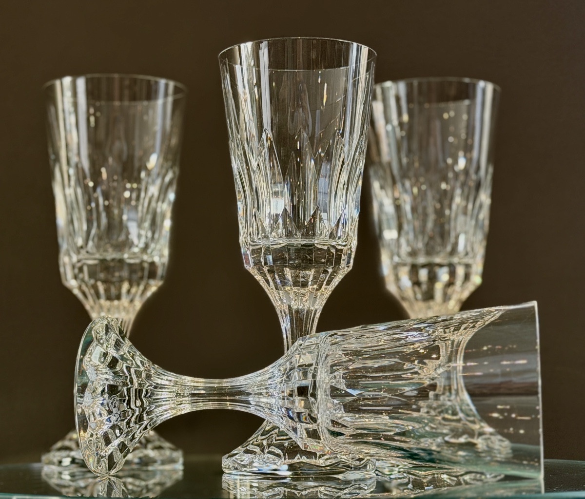 Maison Baccarat, Modèle ASSAS, Série de 8 Verres à Vin Cristal Taillé-photo-3