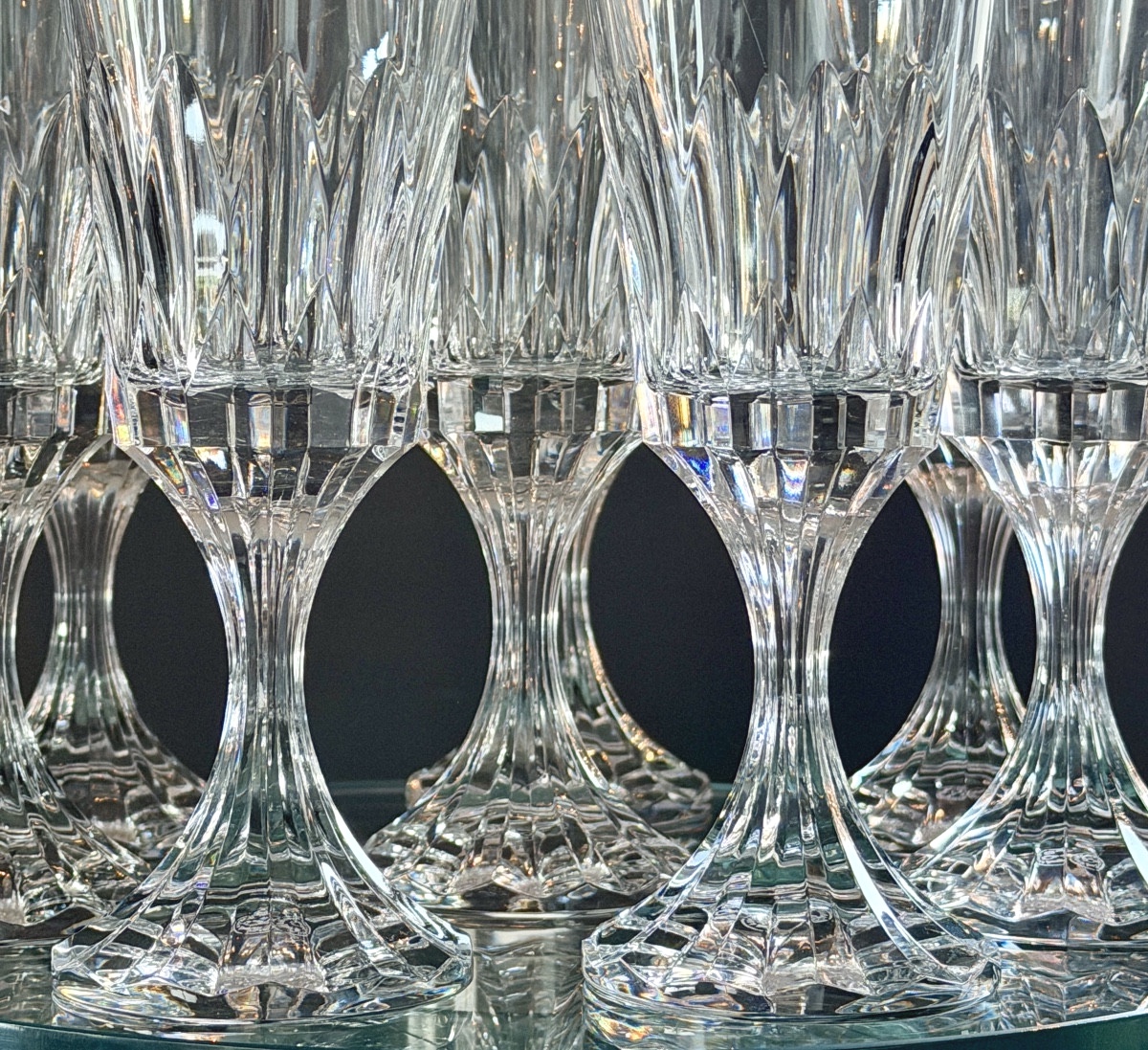 Maison Baccarat, Modèle ASSAS, Série de 8 Verres à Eau Cristal Taillé
