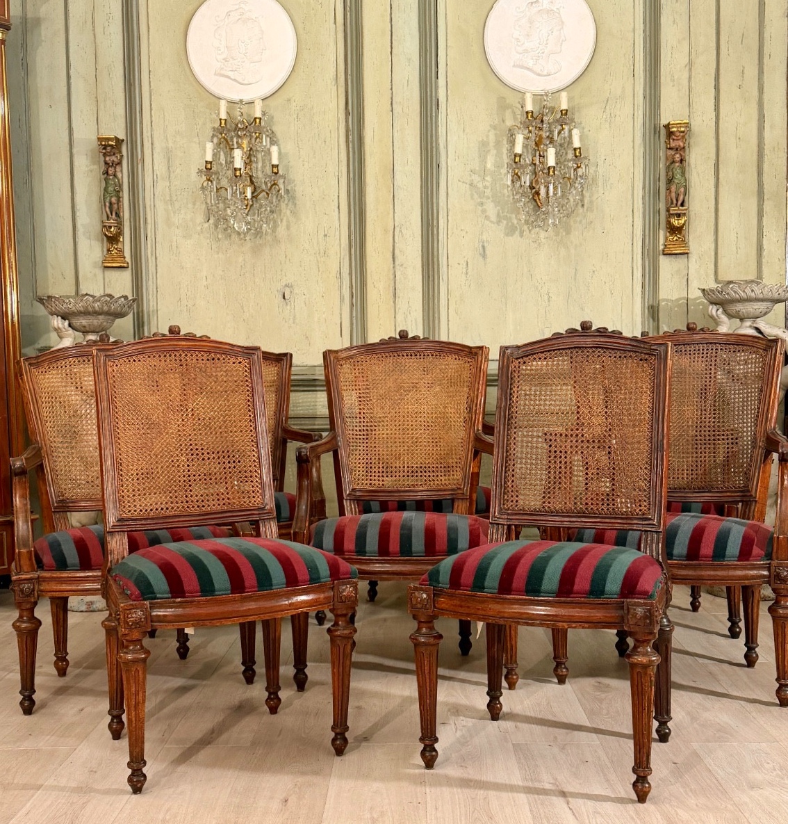 Mobilier de Salon en Noyer Mouluré et Sculpté d'Epoque louis XVI, Vers 1780-photo-2
