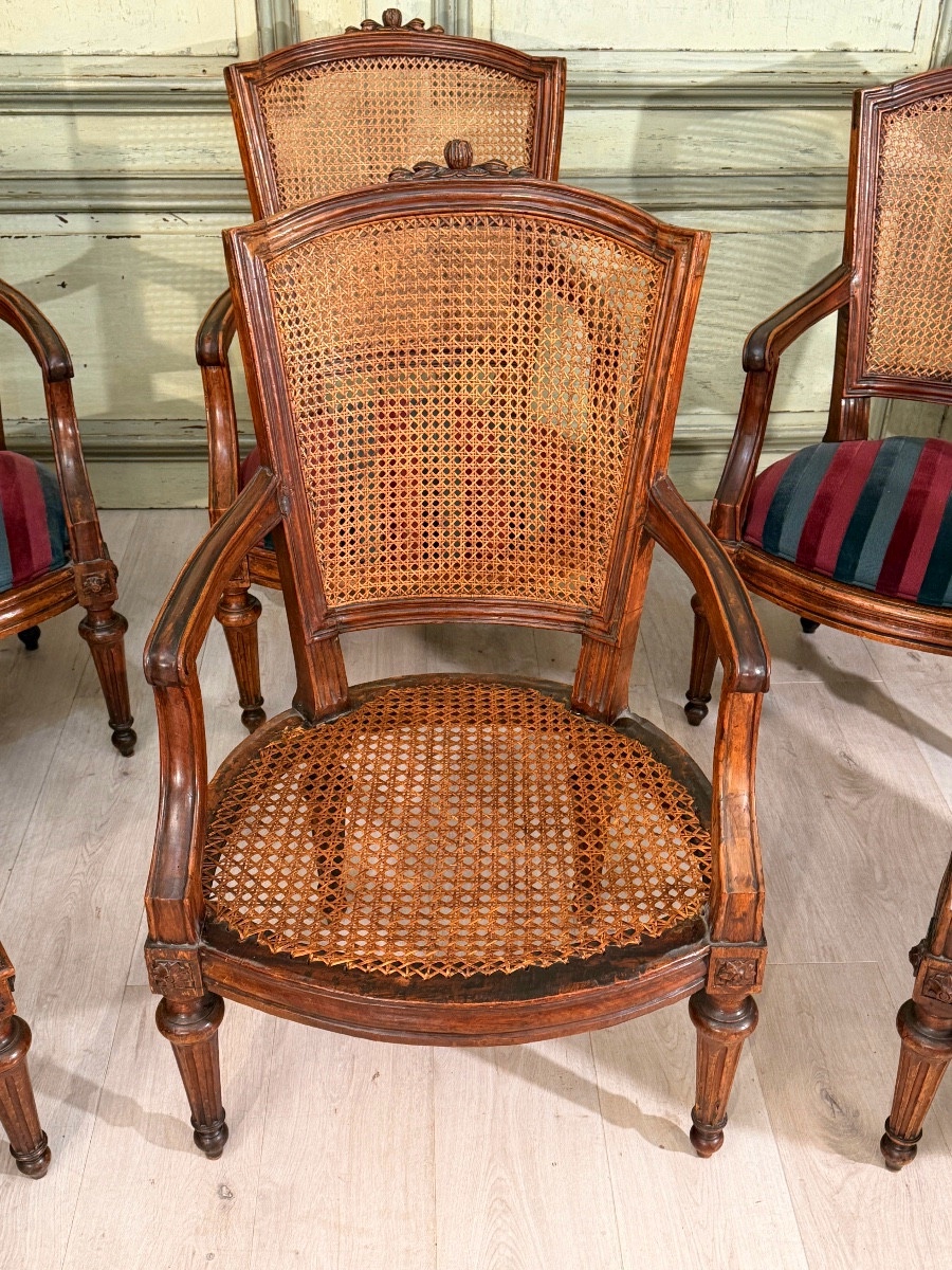 Mobilier de Salon en Noyer Mouluré et Sculpté d'Epoque louis XVI, Vers 1780-photo-3