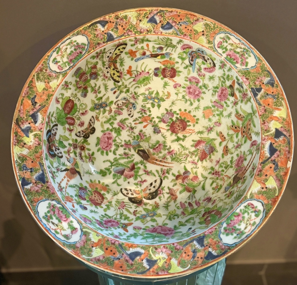 Chine, Grand Bassin Circulaire Porcelaine Famille Rose Epoque XIXème