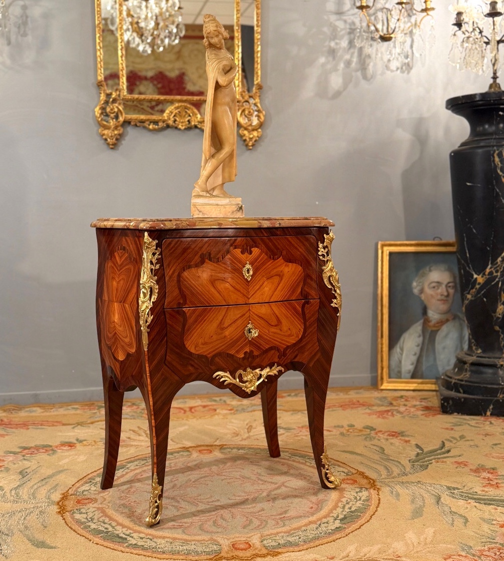 Denis Genty, Petite Commode d'Entre Deux Estampillée d'Epoque Louis XV, Vers 1760