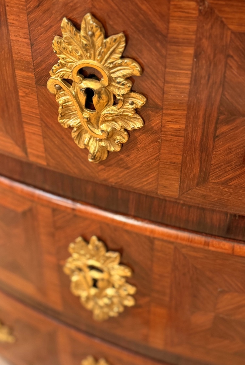 Louis XV Period Marquetry Galbée Chest Of Drawers, Circa 1750-photo-3