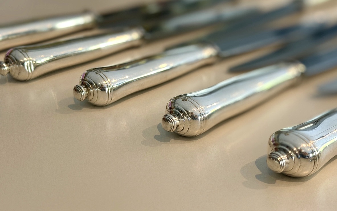 Puiforcat, 12 Table Knives Model Cardinal Minerva Silver