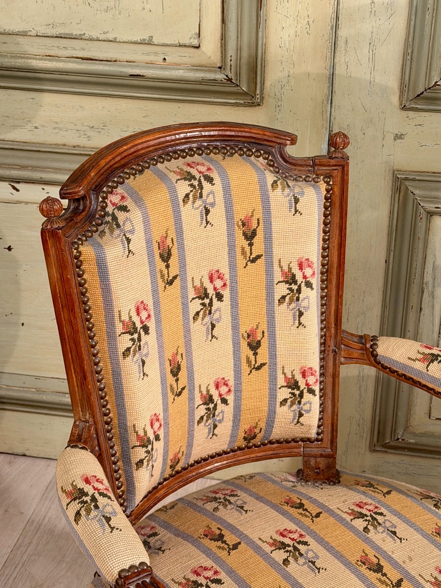 Fauteuil Cabriolet  d'Epoque Louis XVI, Vers 1780 -photo-1
