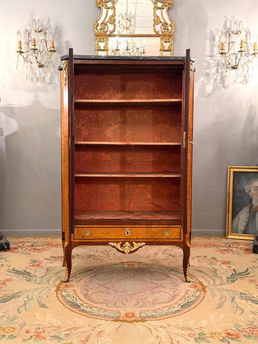 Vitrine en Erable Moucheté d'Epoque Transition Louis XV Louis XVI, Vers 1760-photo-7