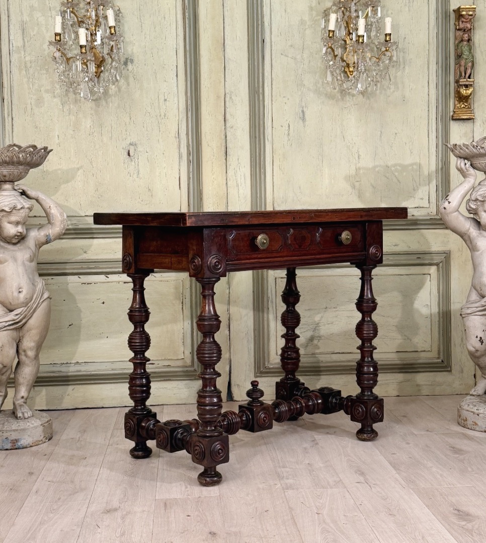 Console Table en Noyer Sculpté d'Epoque XVIIème Siècle