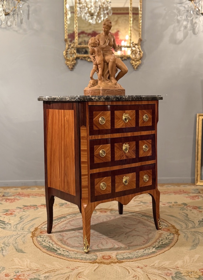 Commode en Marqueterie d'Epoque Transition Louis XV Louis XVI Vers 1760