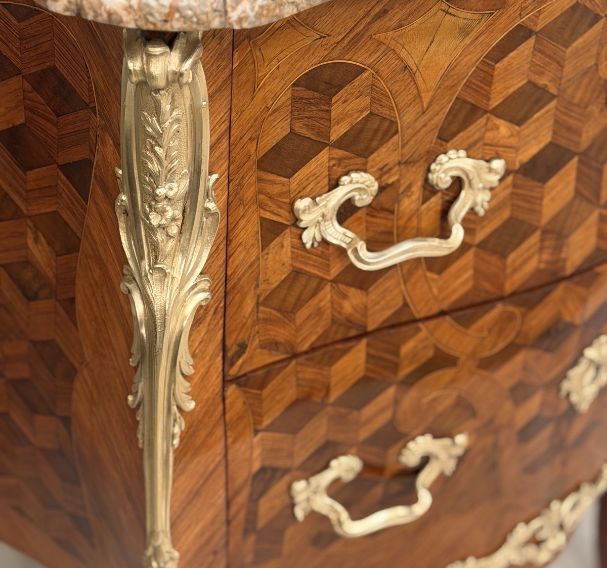 Boudin Leonard, Commode Sauteuse Estampillée d'Epoque Louis XV, vers 1760-photo-5
