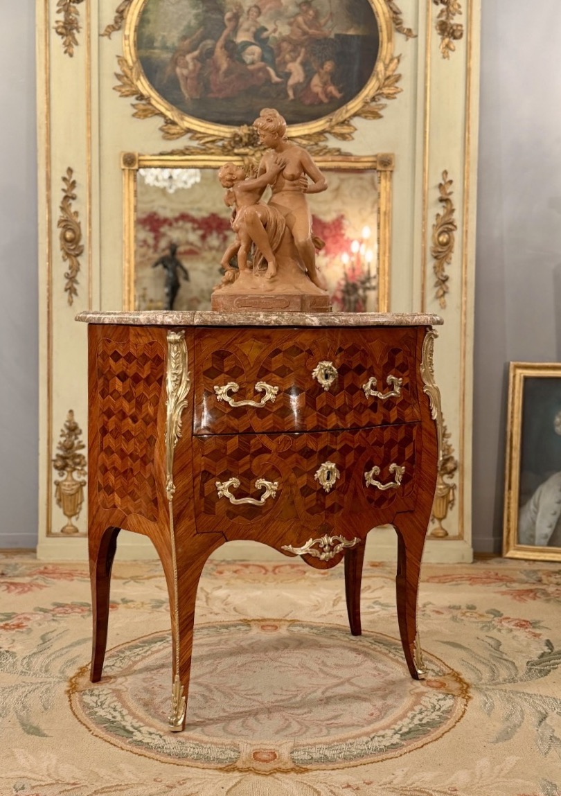 Boudin Leonard, Commode Sauteuse Estampillée d'Epoque Louis XV, vers 1760