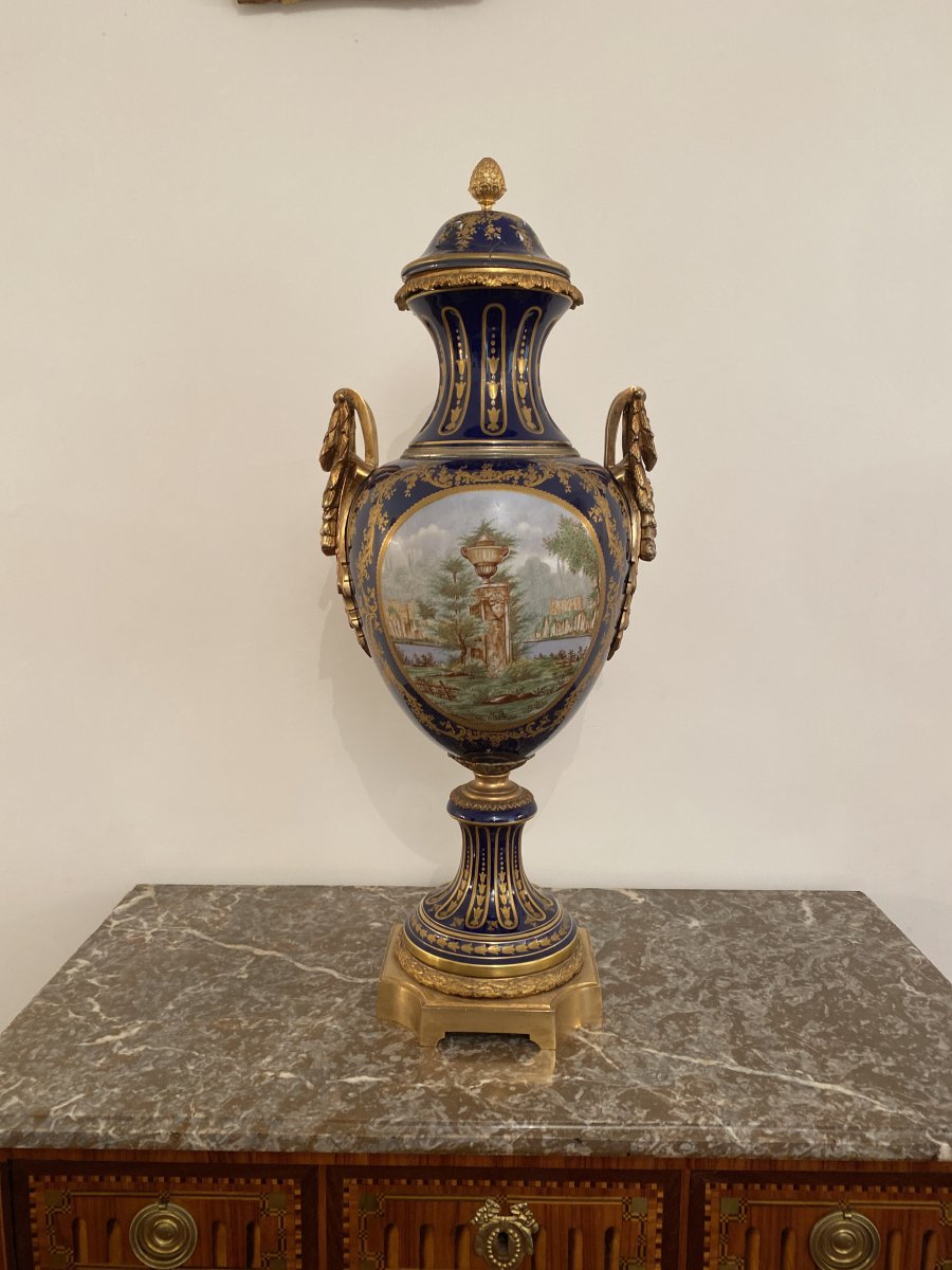 Grand Vase En Porcelaine Bleu Dans Le Gout De Sevres Bronze Doré-photo-4