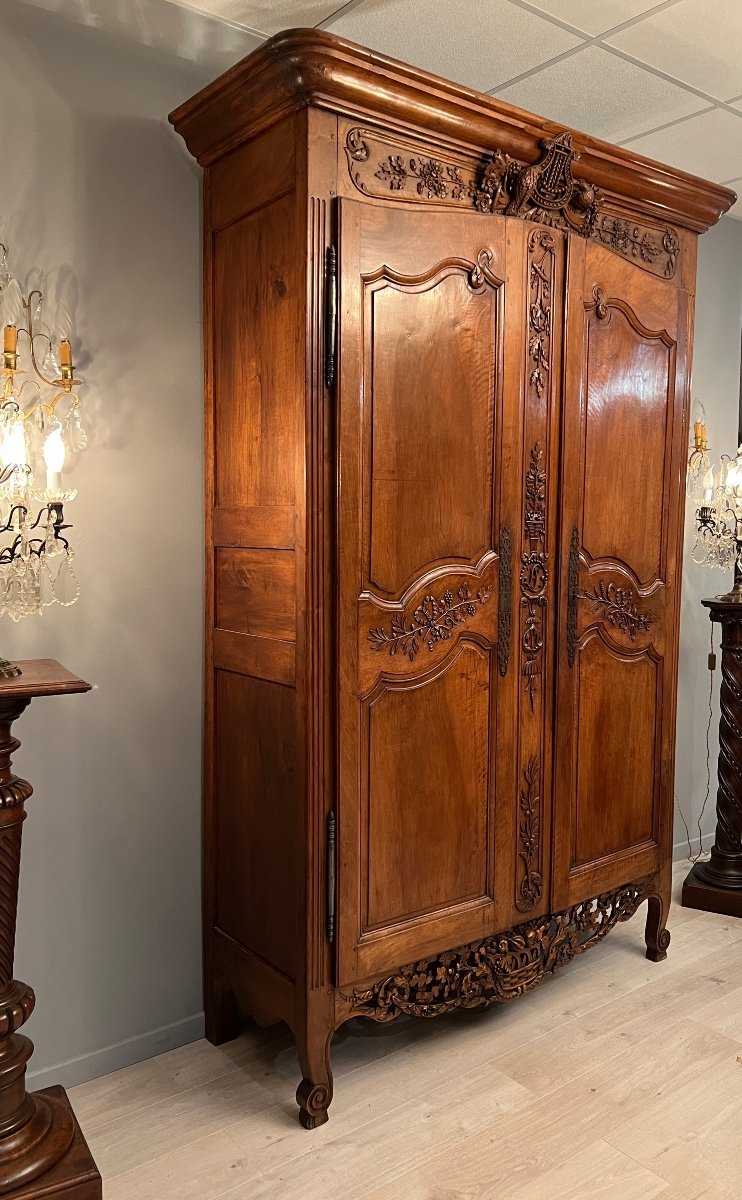 Exceptional Provencal Wedding Wardrobe Nimes Walnut Eighteenth-photo-4