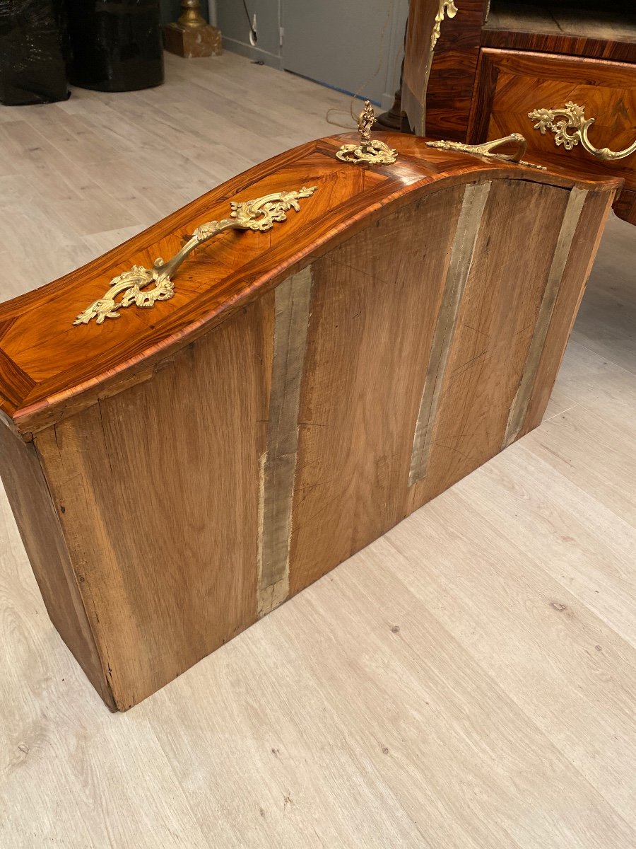 Louis XV Curved Sauteuse Commode Circa 1750-photo-3