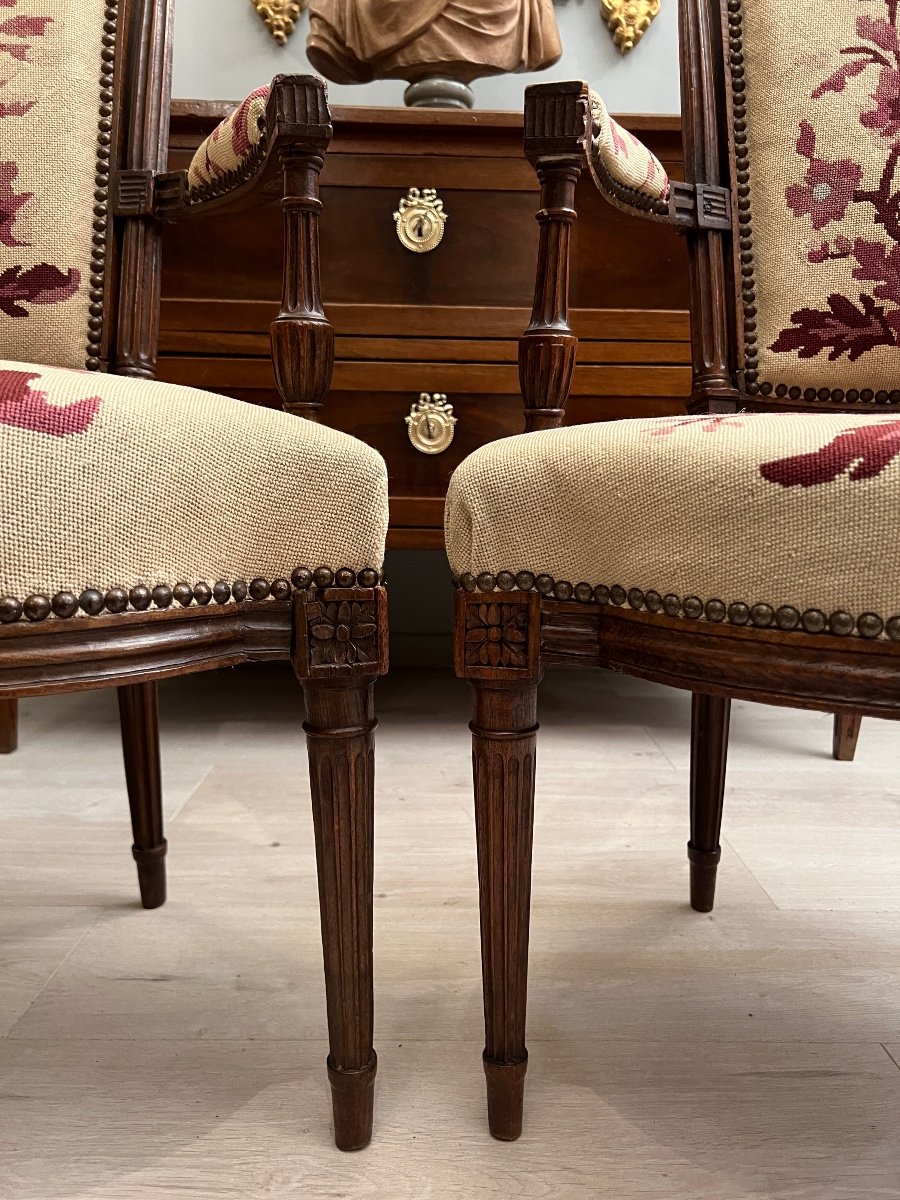 Paire De Fauteuils Cabriolets En Noyer d'Epoque Louis XVI Vers 1780-photo-3