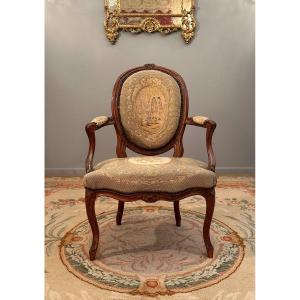 Fauteuil Cabriolet A Dossier Medaillon d'Epoque Louis XV Vers 1750 