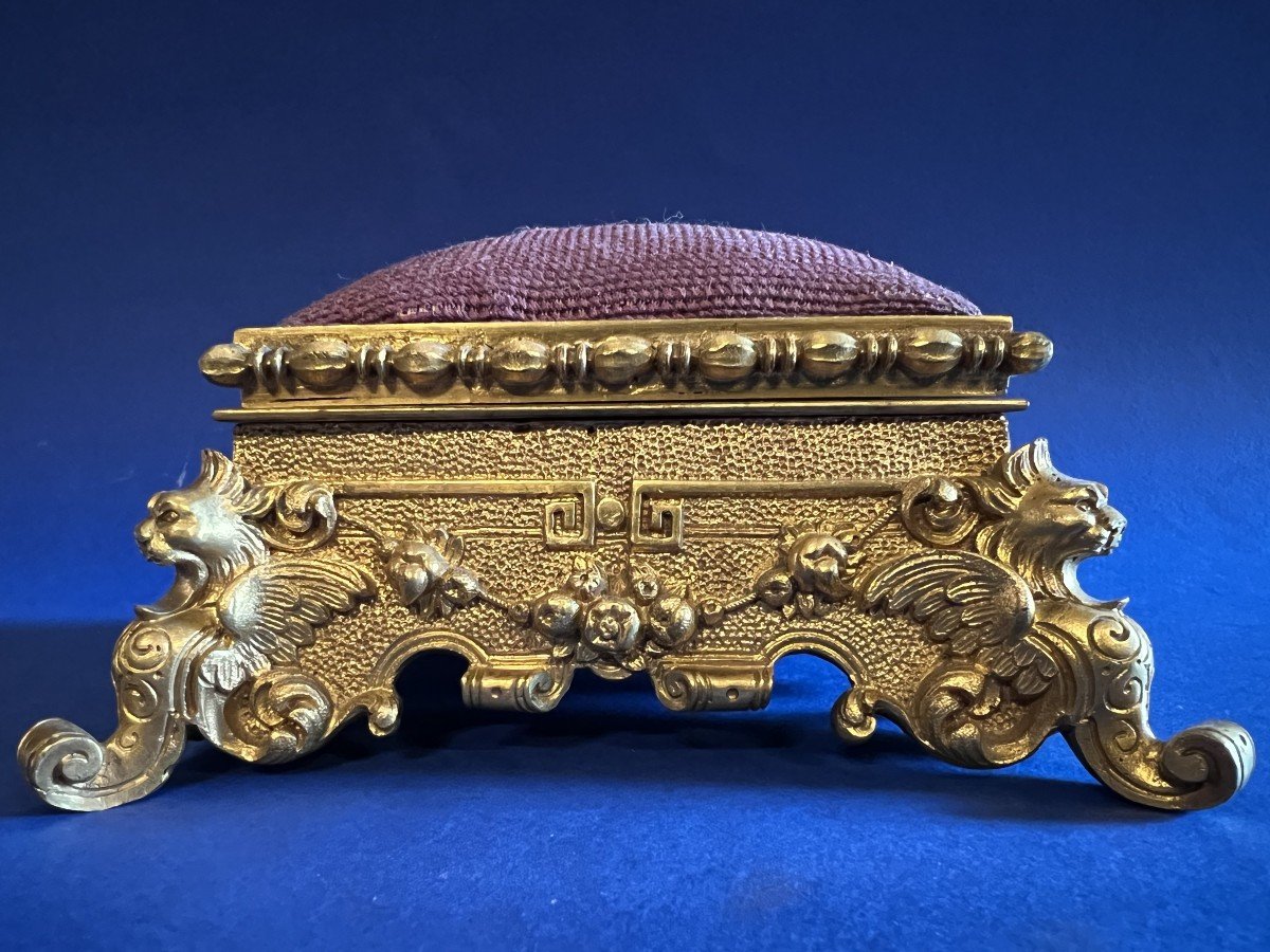 Boite à épingles Napoléon III en bronze doré.-photo-2