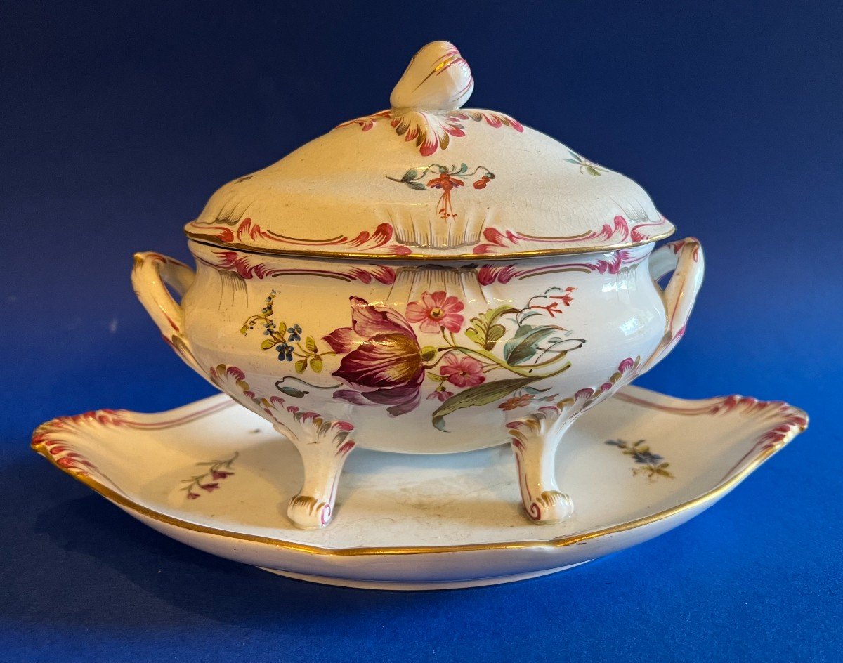 Etonnante Petite soupière et son plateau de la Manufacture de Lunéville  à décor floral .-photo-1
