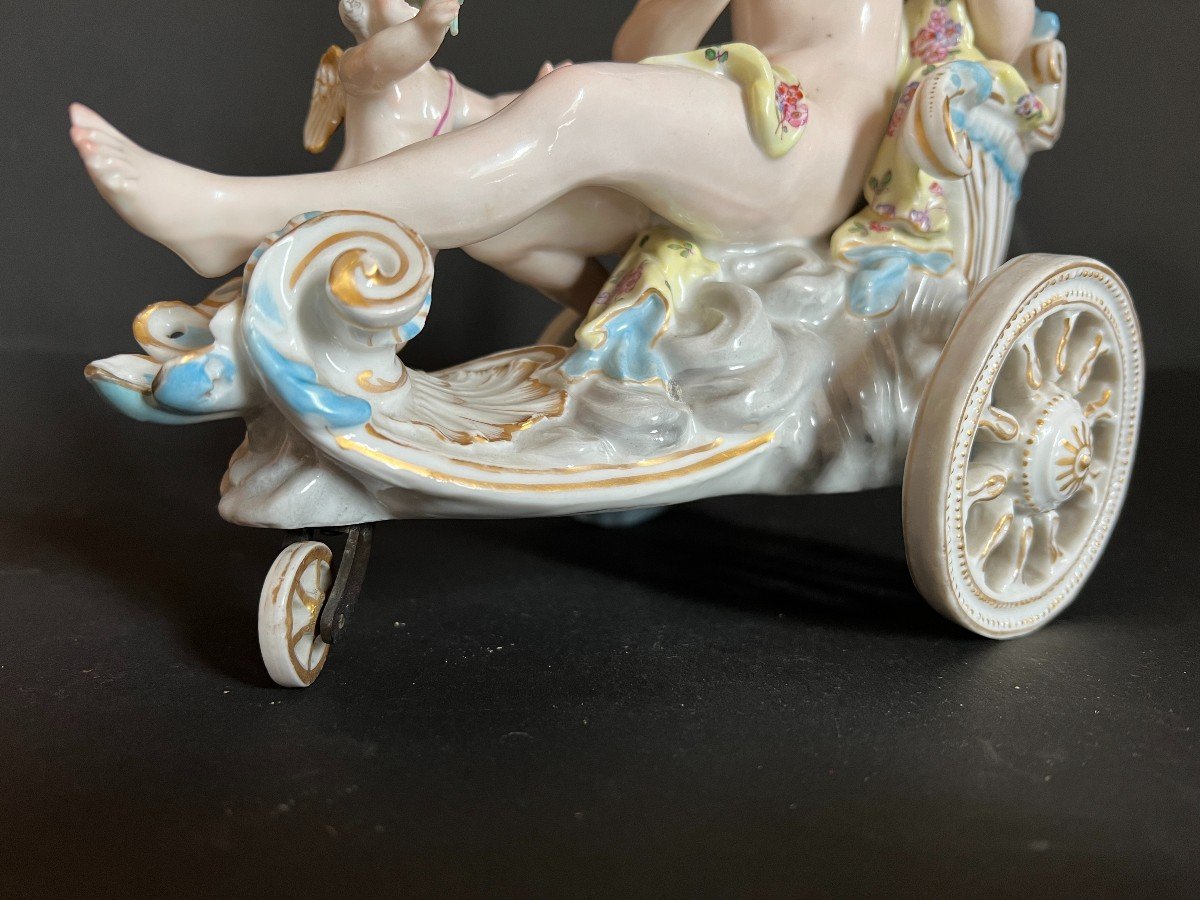 Deux groupes Meissen "Venus et Apollon" sur leur char mobile marque Marcolini-photo-1