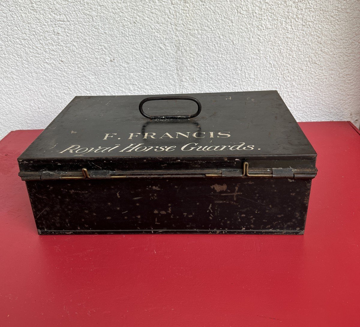 Glove Box Of A Rider Of The English Royal Guard In Painted Metal With Indications -photo-1