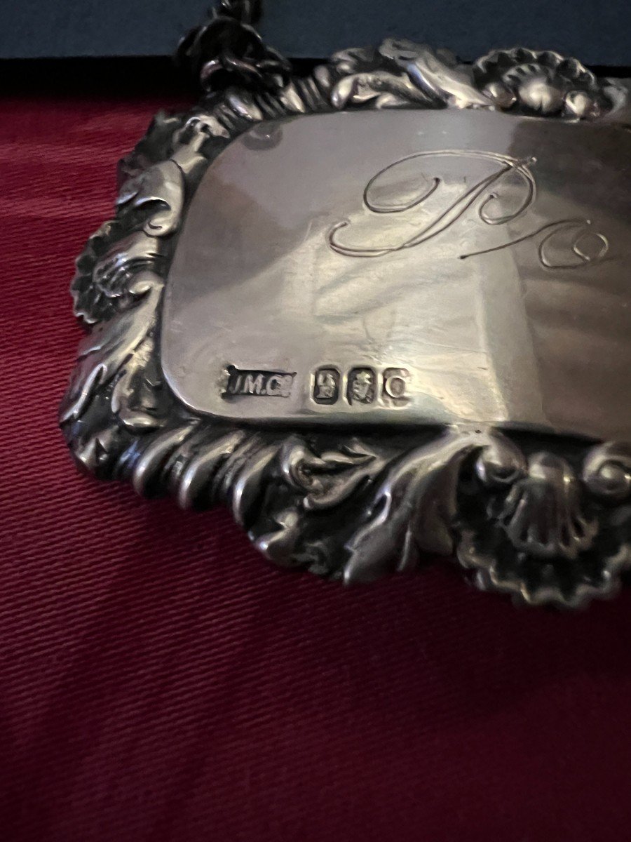 Ensemble de 4 étiquettes avec chaine en argent anglais pour carafe ou bouteilles alcool.-photo-2