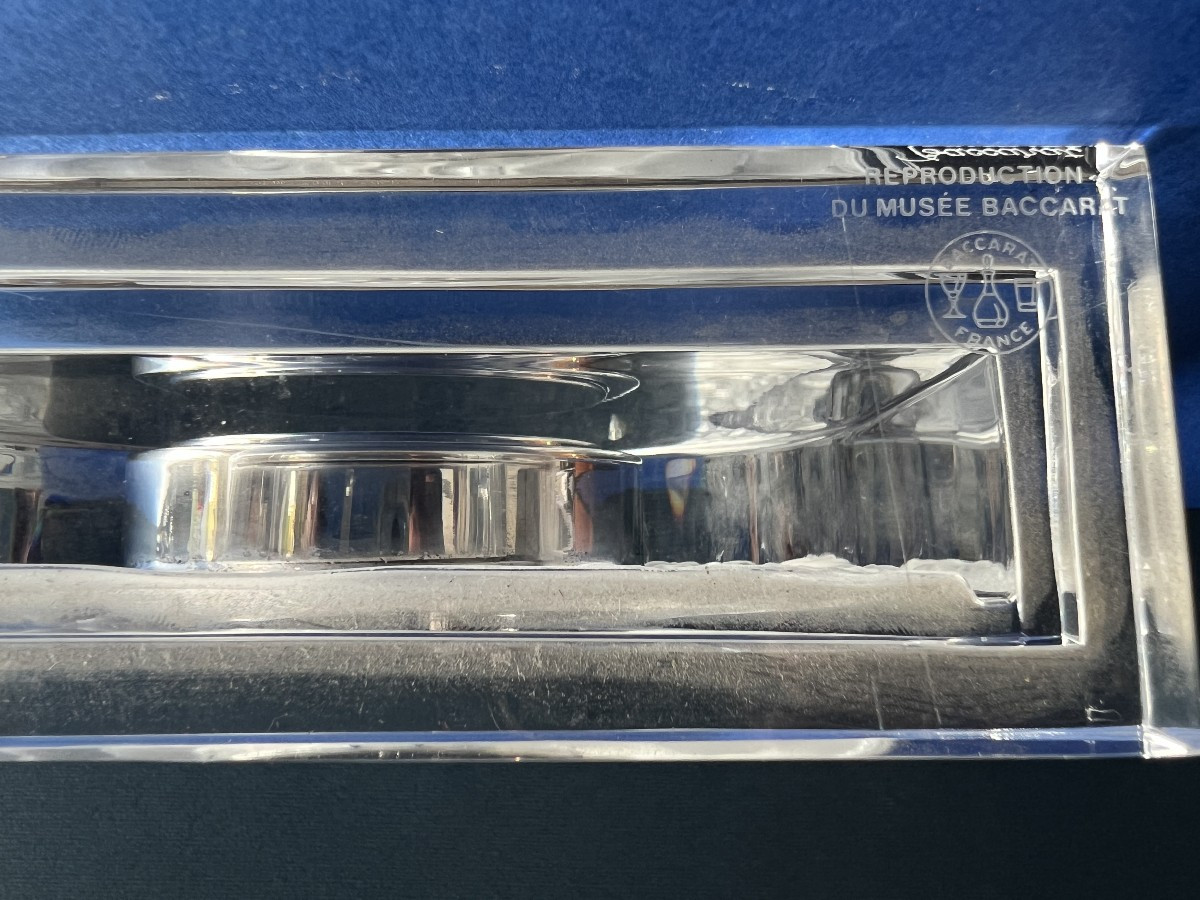 Pendule de bureau ou de table en cristal préssé moulé signé Baccarat dans sa boite d'origine.-photo-3