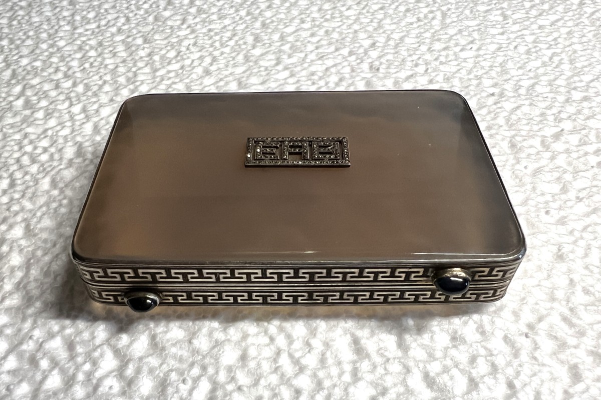 Boite ART DECO composé de Jade blanc , monture argent, et 2 cabochons en marcassite.-photo-2