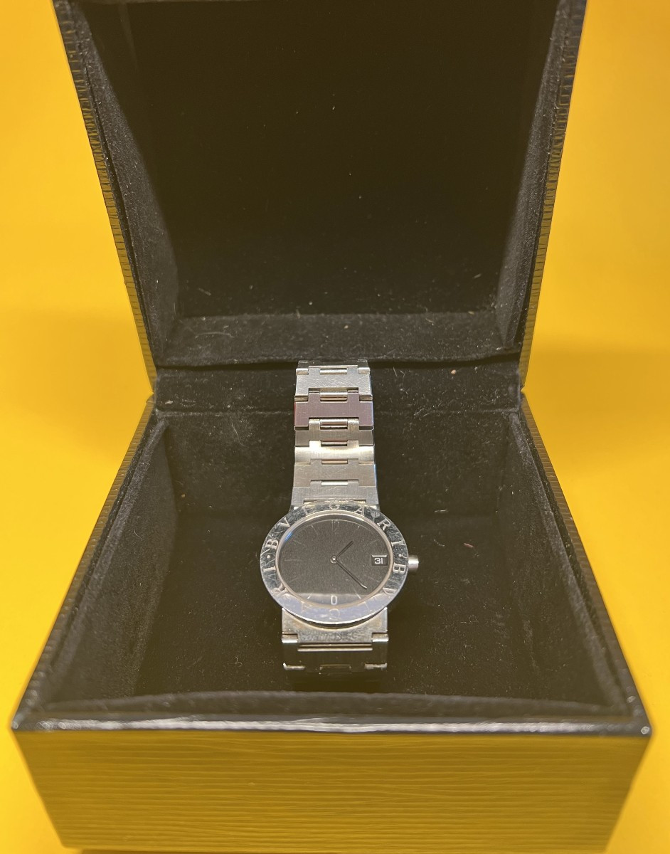 Montre de femme en acier et cadran fond noir signé BULGARI -photo-2