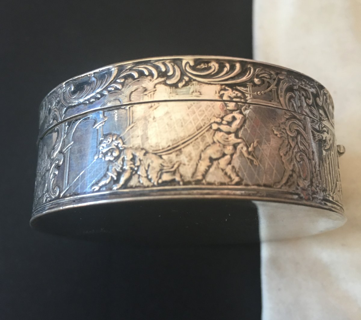 Round Box In Sterling Silver - German Work-photo-1