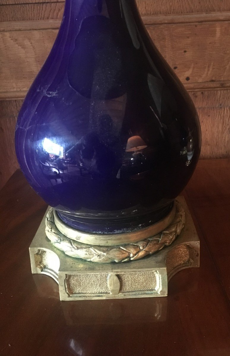 Paire de Lampes époque Napoléon III en Porcelaine Bleu de Sèvres et Montures en Bronze.-photo-2