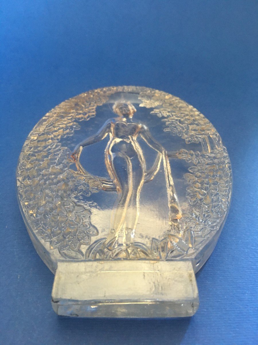 Pressed Molded Glass Plate Signed P. d'Avesn. Woman Coming Out Of Bath.-photo-4