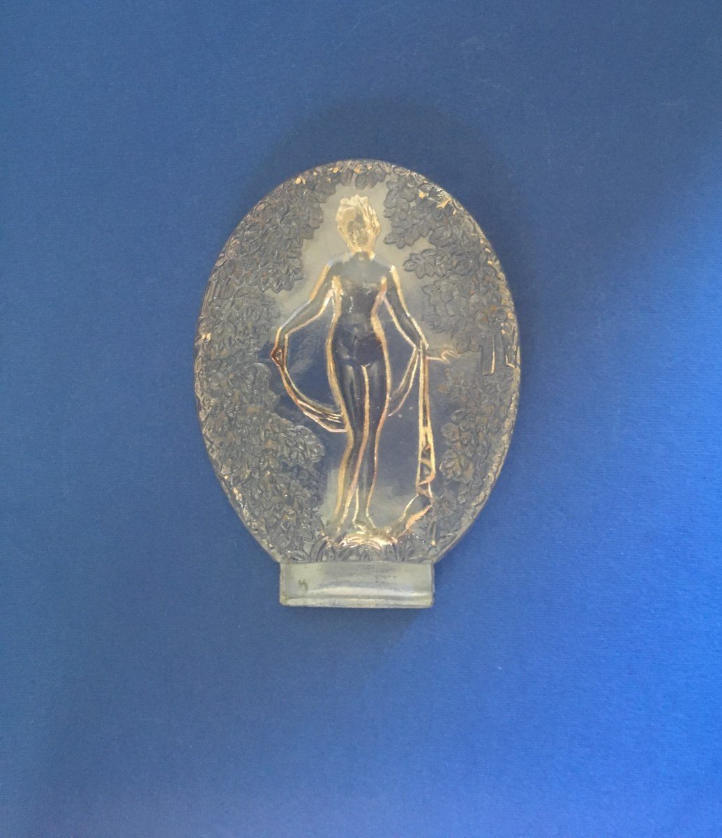 Pressed Molded Glass Plate Signed P. d'Avesn. Woman Coming Out Of Bath.-photo-3