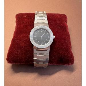 Montre de femme en acier et cadran fond noir signé BULGARI 