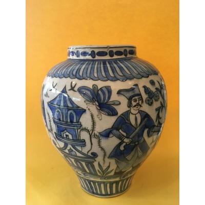 Vase ceramique Qadjar daté a la base