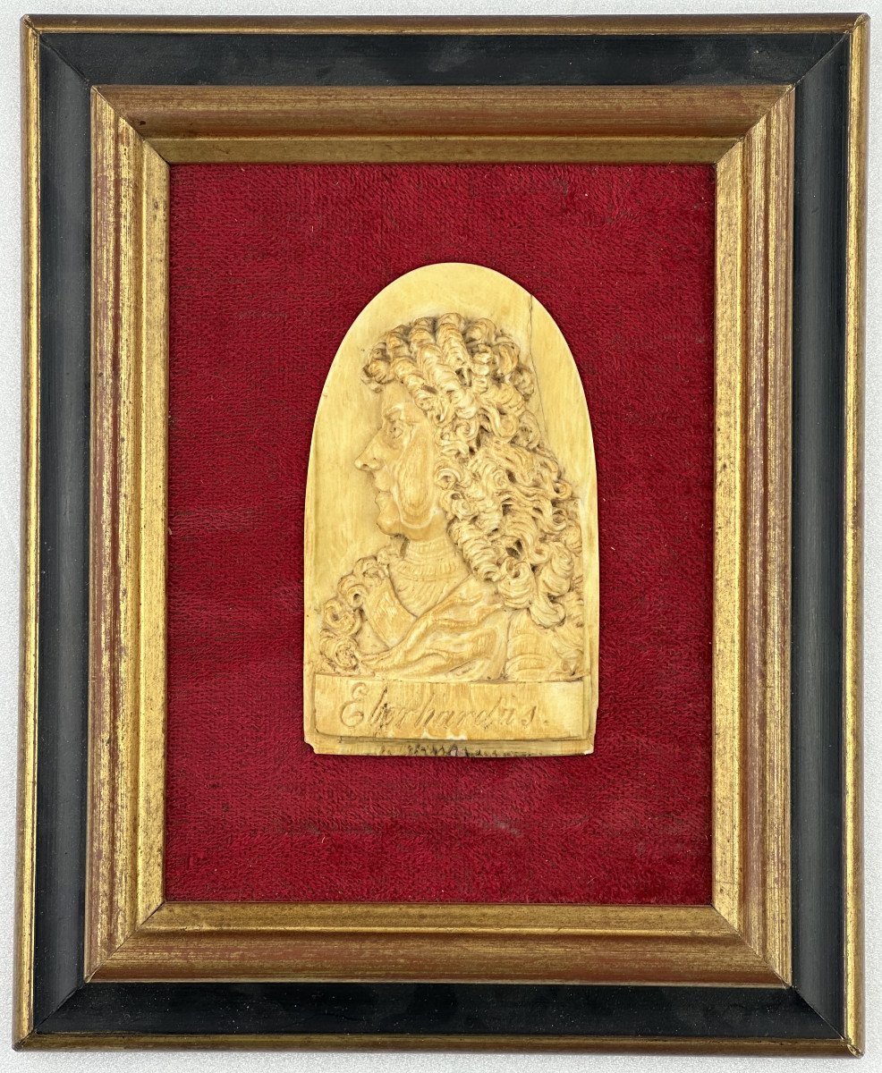 Louis XIV sculpté en bas-relief XVIIe siècle