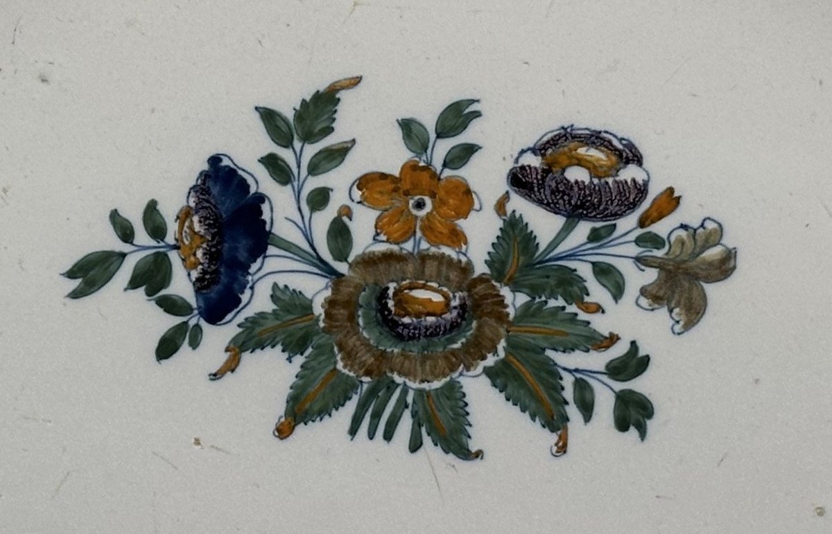Oval Dish In Moustiers Polychrome Earthenware 18th Century Circa 1746 / 1760..-photo-1