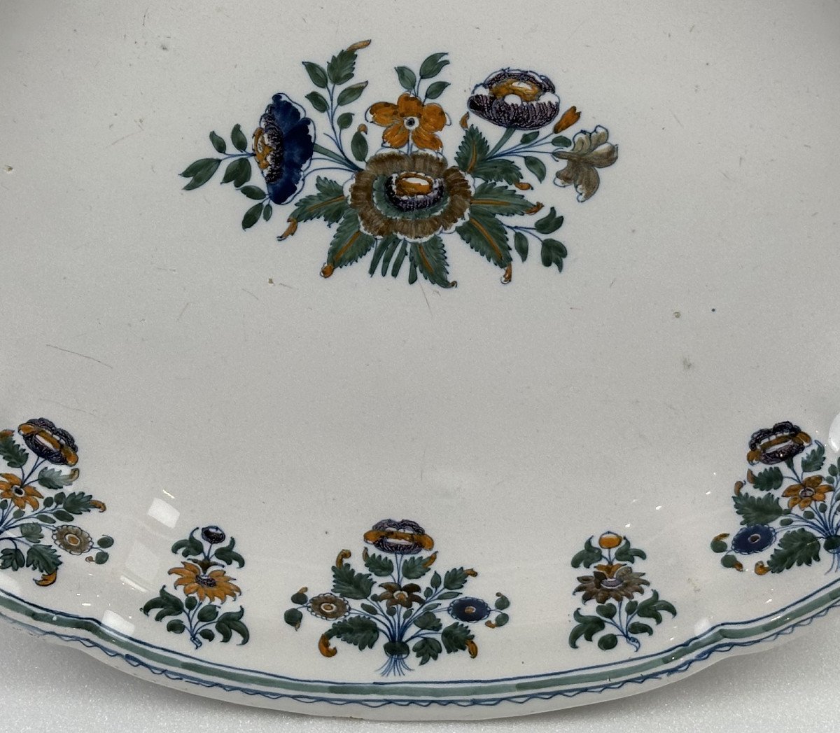 Oval Dish In Moustiers Polychrome Earthenware 18th Century Circa 1746 / 1760..-photo-2