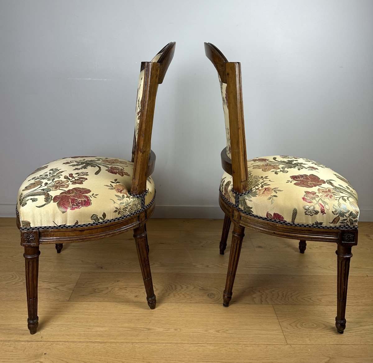 Paire de chaises  Louis XVI  de George Jacob Pour le duc de Penthièvre, Château De Chanteloup.-photo-1