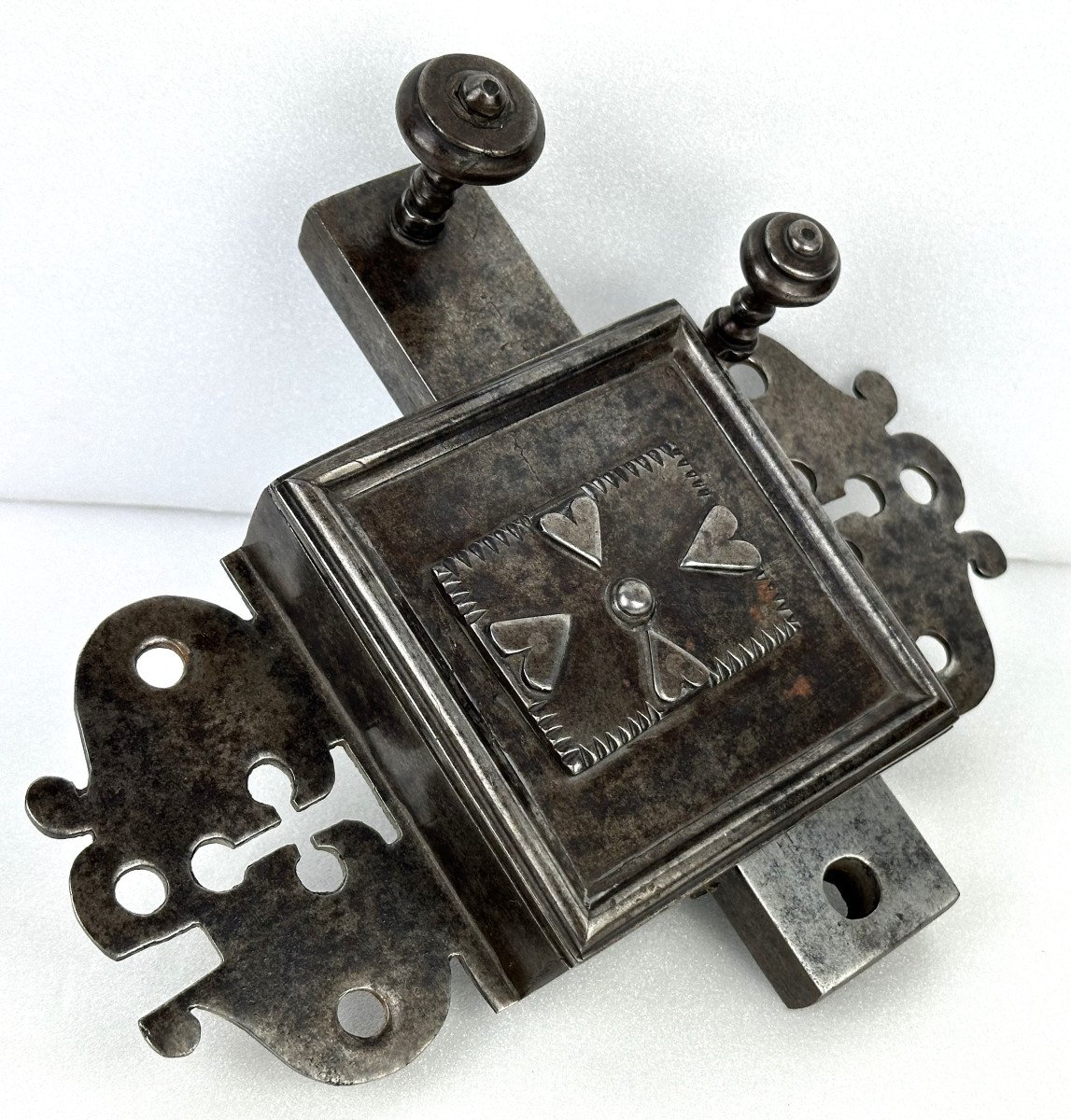 Evolutionary Bedroom Lock And Its Key From The 17th Century.-photo-3