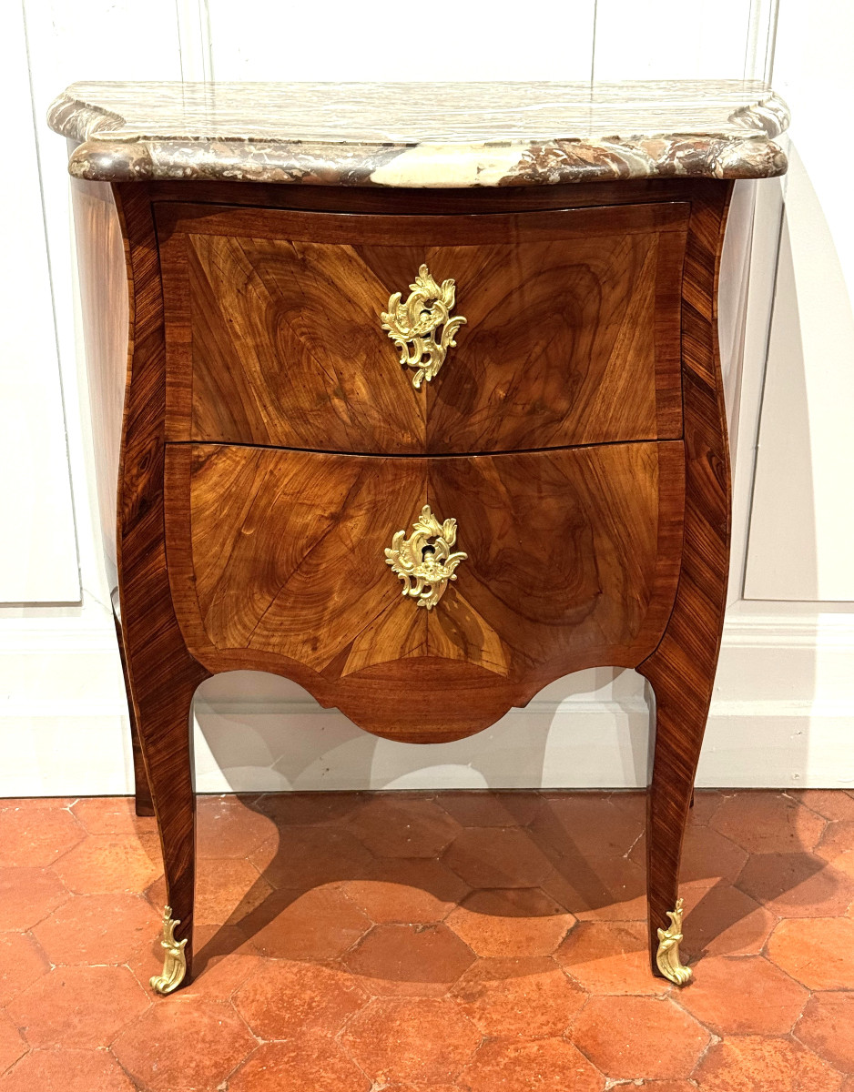 Petite commode d’époque Louis XV estampillée Popsel