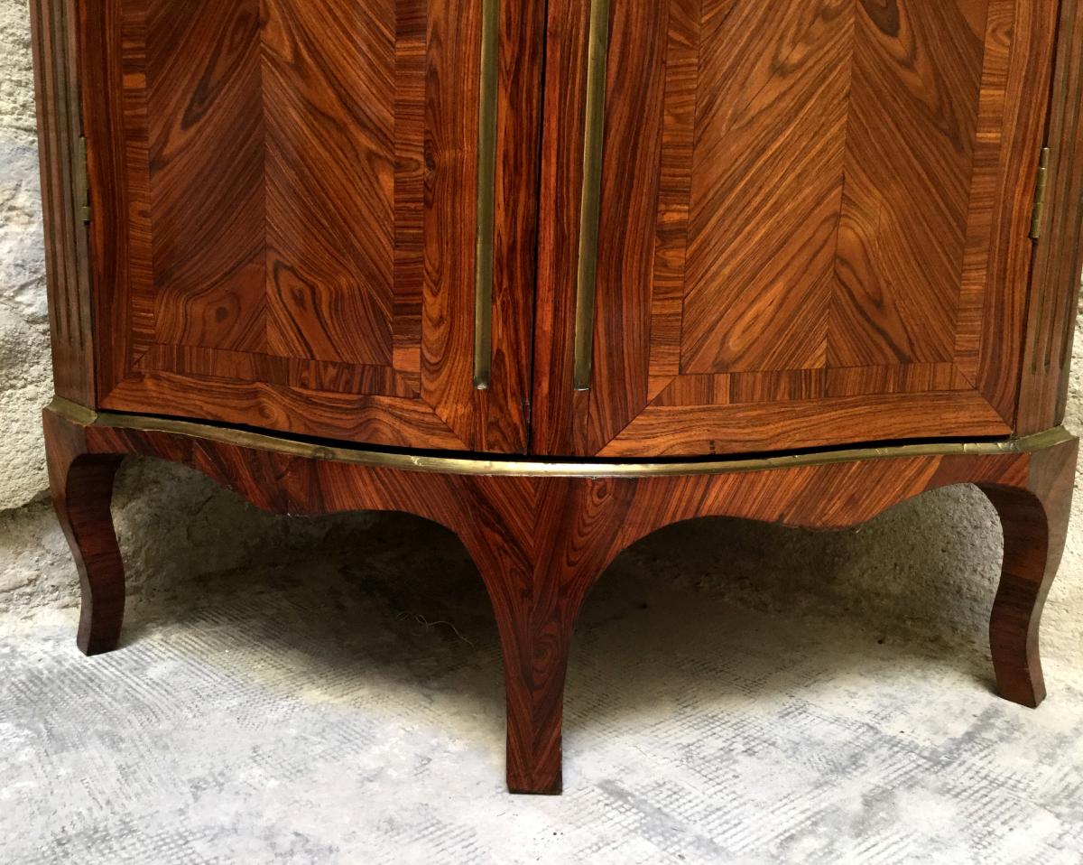 A Regence Ormolu-mounted Kingwood, Rosewood Veneer Encoignure. Early 18th-photo-2