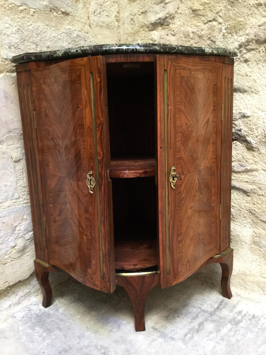 A Regence Ormolu-mounted Kingwood, Rosewood Veneer Encoignure. Early 18th-photo-3