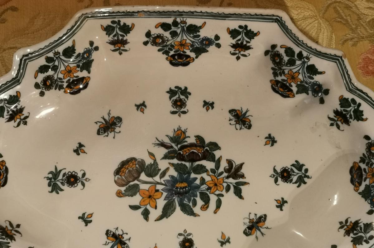 Polychrome Moustier Dish With Butterflies And Solanées.-photo-3